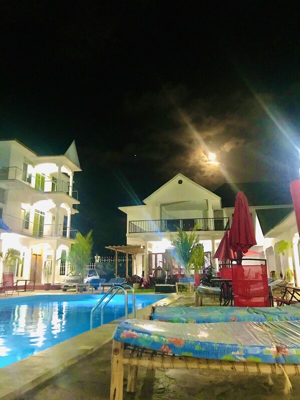 Outdoor pool - Located on the Jambiani Main Road, Sunrise Villa is 3 minutes walk to the Beach. (Jambiani)