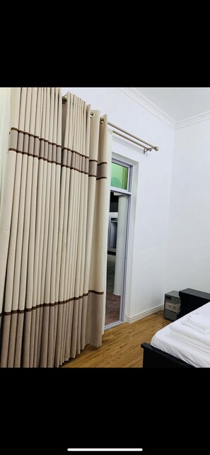 3 bedrooms, desk, free WiFi - Located on the Jambiani Main Road, Sunrise Villa is 3 minutes walk to the Beach. (Jambiani)