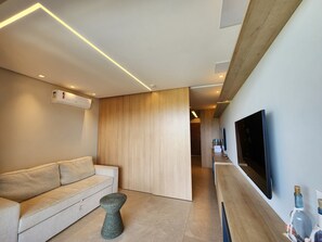 Studio | Living area | Flat-screen TV