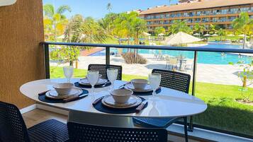 Studio | Outdoor dining
