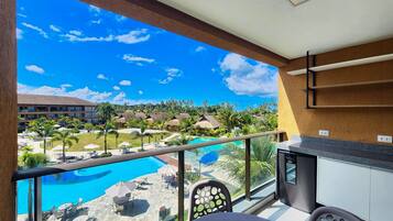 Studio | Outdoor dining