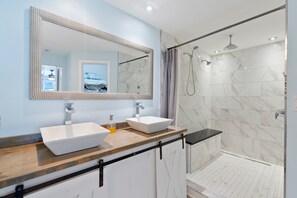 Shower, hair dryer, towels, soap - Family Home w/Pool , On Golf Course & Near Beach !  (Fort Myers)