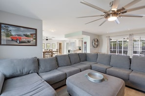 Smart TV - Family Home w/Pool , On Golf Course & Near Beach !  (Fort Myers)