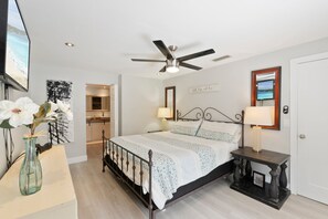 3 bedrooms, iron/ironing board, free WiFi, bed sheets - Family Home w/Pool , On Golf Course & Near Beach !  (Fort Myers)
