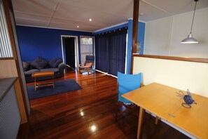 Interior - Sail House - Overlooking lancelins main park. (Lancelin)