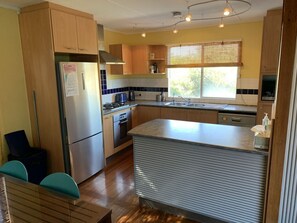 Fridge, microwave, oven, dishwasher - Sail House - Overlooking lancelins main park. (Lancelin)