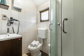 Family Chalet, Multiple Bedrooms, Mountainside (Ladybug House With Whirlpool) | Bathroom | Shower, bidet, towels, soap - Ladybug House With Whirlpool (Moravske Toplice)