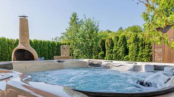 Family Chalet, Multiple Bedrooms, Mountainside (Ladybug House With Whirlpool) | Outdoor spa tub