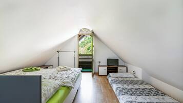 Family Chalet, 1 Bedroom, Mountainside (Ladybug House With Whirlpool) | 1 bedroom, free WiFi, bed sheets