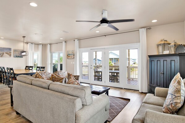 Smart TV - Reduced Rate! Coastal Caboose *Pet-Friendly, Community Pool* (Gulf Shores)