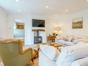 TV, fireplace - 3 bedroom accommodation in Holden (Holden)