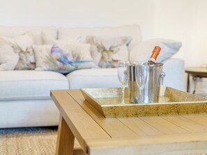 Interior - 3 bedroom accommodation in Holden (Holden)