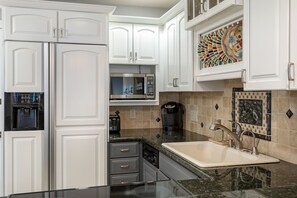 Full-size fridge, microwave, oven, stovetop - Beautiful Condo on Gore Creek in Vail Village (Vail)