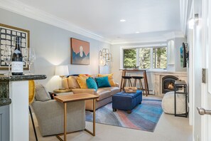 Smart TV, fireplace