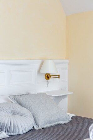 1 habitación, tabla de planchar con plancha, wifi gratis y ropa de cama 
