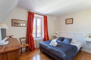 1 chambre, fer et planche à repasser, accès au Wi-Fi (inclus)