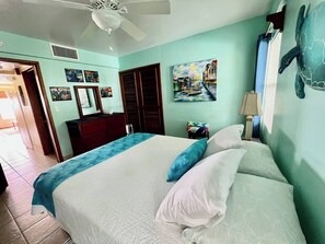 1 chambre, fer et planche à repasser, lit de bébé portatif, Wi-Fi