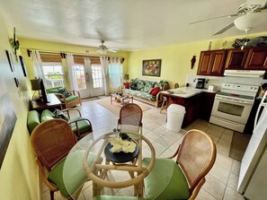 TV - Romantic apartment with majestic Caribbean Views (San Pedro)