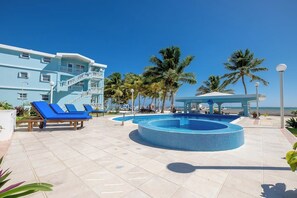 Pool - Romantic apartment with majestic Caribbean Views (San Pedro)
