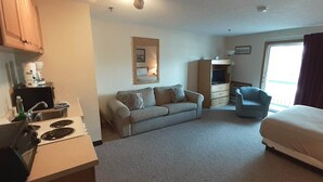 WiFi (free), bed sheets - Steps from Wells Beach, Bellevue by the Sea is perfect for your Maine vacation (Wells)