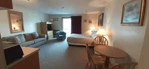 TV - Steps from Wells Beach, Bellevue by the Sea is perfect for your Maine vacation (Wells)