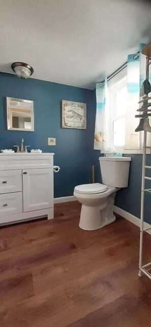 Towels - Steps from Wells Beach, Bellevue by the Sea is perfect for your Maine vacation (Wells)