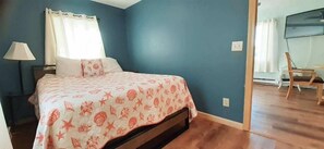 2 bedrooms, internet, bed sheets - Steps from Wells Beach, Bellevue by the Sea is perfect for your Maine vacation (Wells)