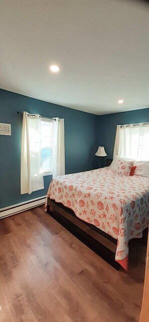 2 bedrooms, free WiFi, bed sheets - Steps from Wells Beach, Bellevue by the Sea is perfect for your Maine vacation (Wells)