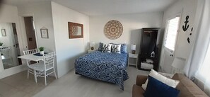 1 bedroom, Internet, bed sheets - Steps from Wells Beach, Bellevue by the Sea is perfect for your Maine vacation (Wells)