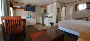 Free WiFi, bed sheets - Steps from Wells Beach, Bellevue by the Sea is perfect for your Maine vacation (Wells)