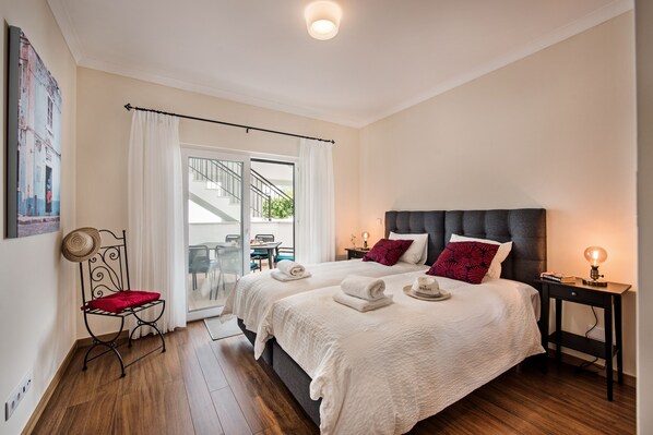 3 bedrooms, iron/ironing board, bed sheets, wheelchair access