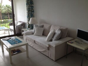 TV, books - Lovely apartment in tropical gardens (Villefranche-sur-Mer)