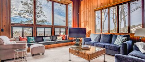 Televisión, chimenea