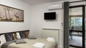 Unclassified image, 2 of 9, button - Mountain Hideaway Studio (Sinaia)