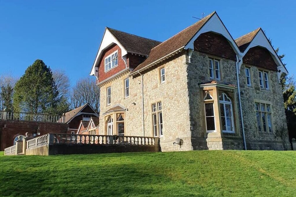 Country Manor House With Indoor Pool and hot tub