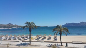 Beach - Nice beachfront apartment in Puerto Pollensa (Port de Pollença)
