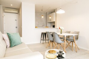 TV, DVD player - Nice beachfront apartment in Puerto Pollensa (Port de Pollença)