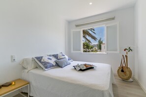 3 slaapkamers, een strijkplank/strijkijzer, gratis wifi, beddengoed