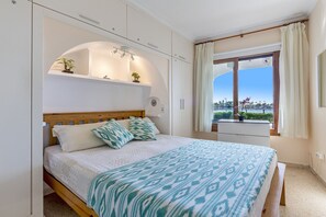 2 slaapkamers, een kluis op de kamer, een strijkplank/strijkijzer