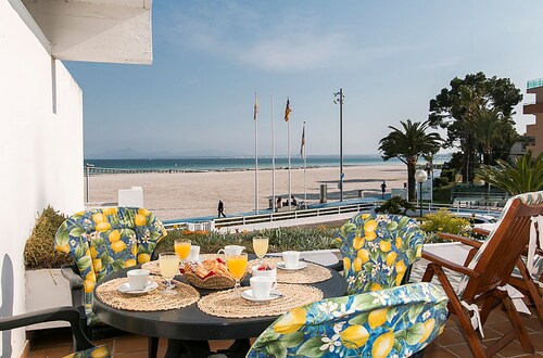 Seafront apartment in Alcudia beach