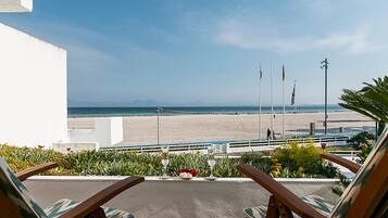 Beach nearby, beach bar