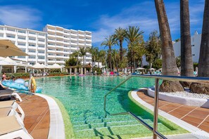 Pool - Seafront apartment in Alcudia beach (Port d´Alcudia)