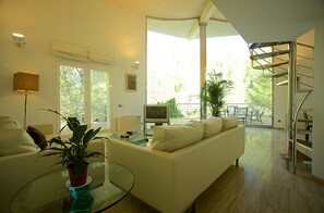 Een televisie en een dvd-speler