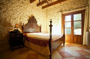 4 chambres, fer et planche à repasser, accès au Wi-Fi (inclus)