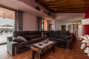 Televisión y reproductor de DVD 