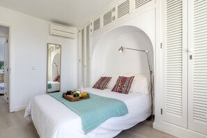2 bedrooms, in-room safe, iron/ironing board, free WiFi