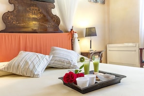3 bedrooms, in-room safe, iron/ironing board, free WiFi
