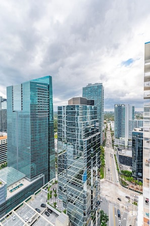 Exterior - Stunning Clean 3BR APT @Brickell, Free Parking (Miami)