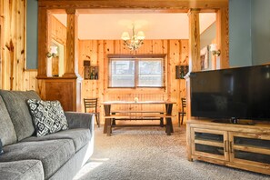 TV, offices - Black Barrel Lodge (Lead)