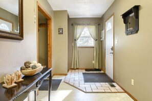 Interior - Black Barrel Lodge (Lead)